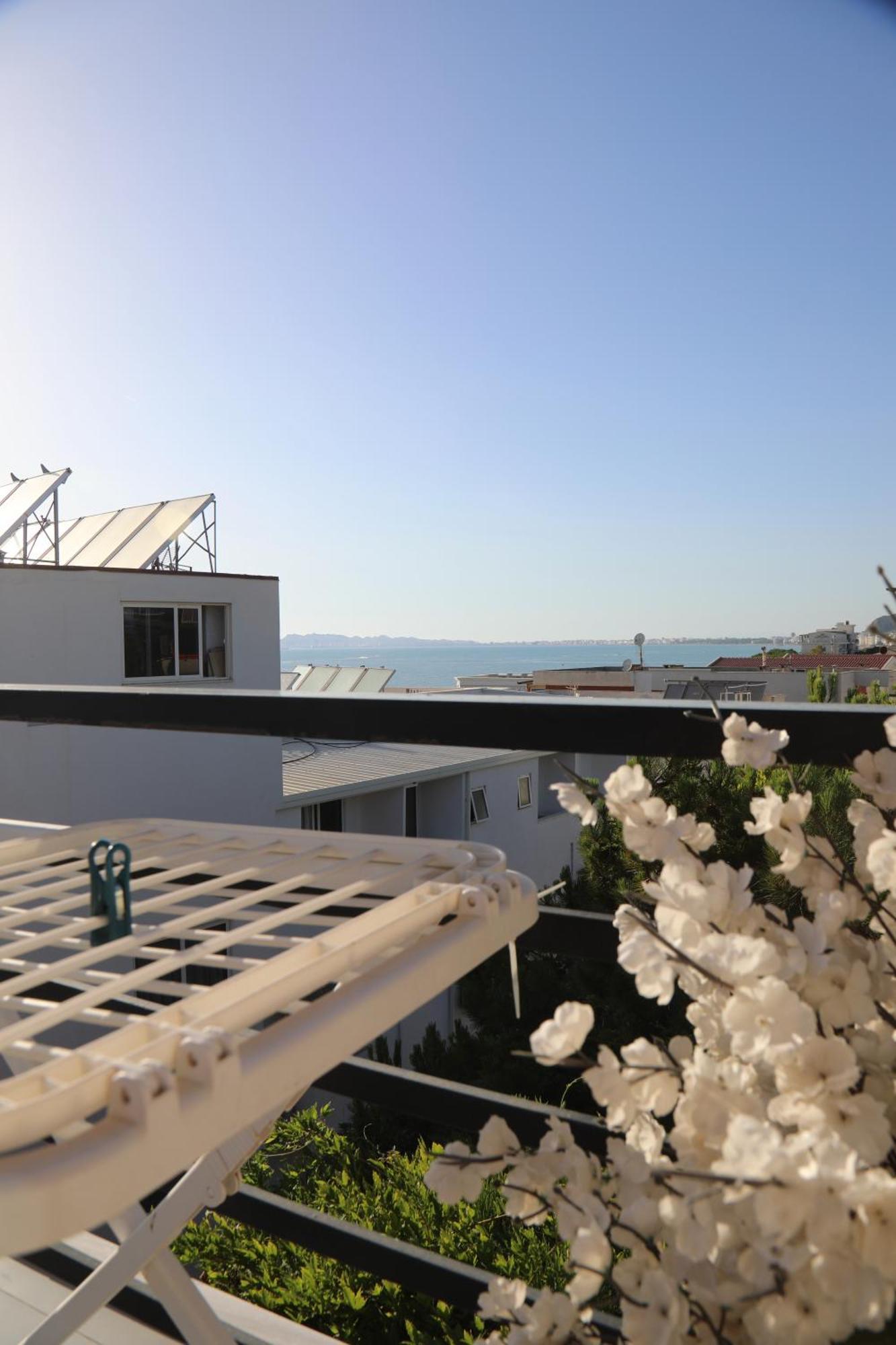 Sea View Apartments Golem  Extérieur photo