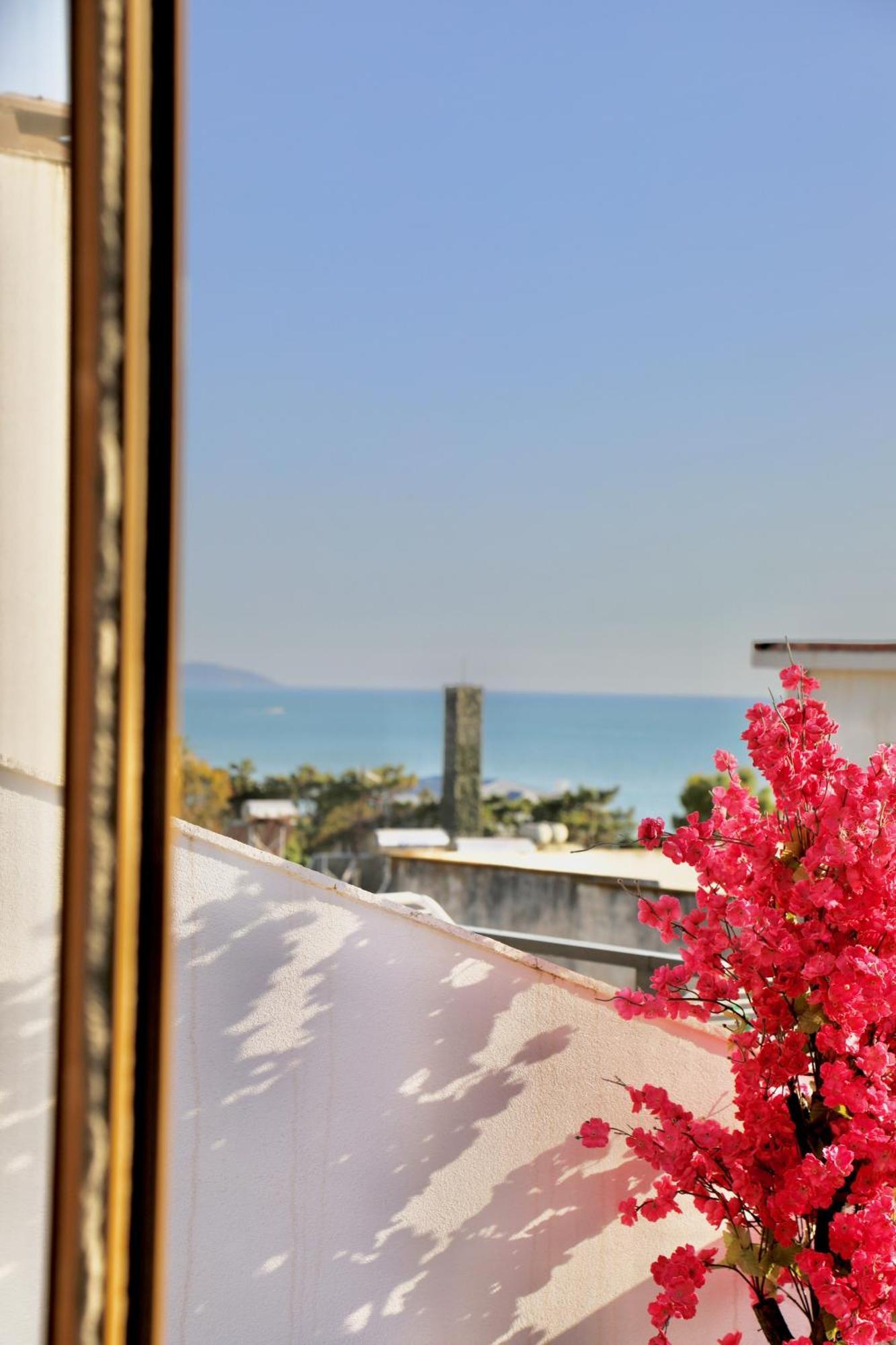 Sea View Apartments Golem  Extérieur photo